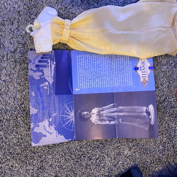 Franklin Mint Titanic Rose collection with trunk and full wardrobe - Picture 13 of 17